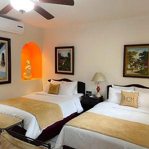 Hotel Camino Maya